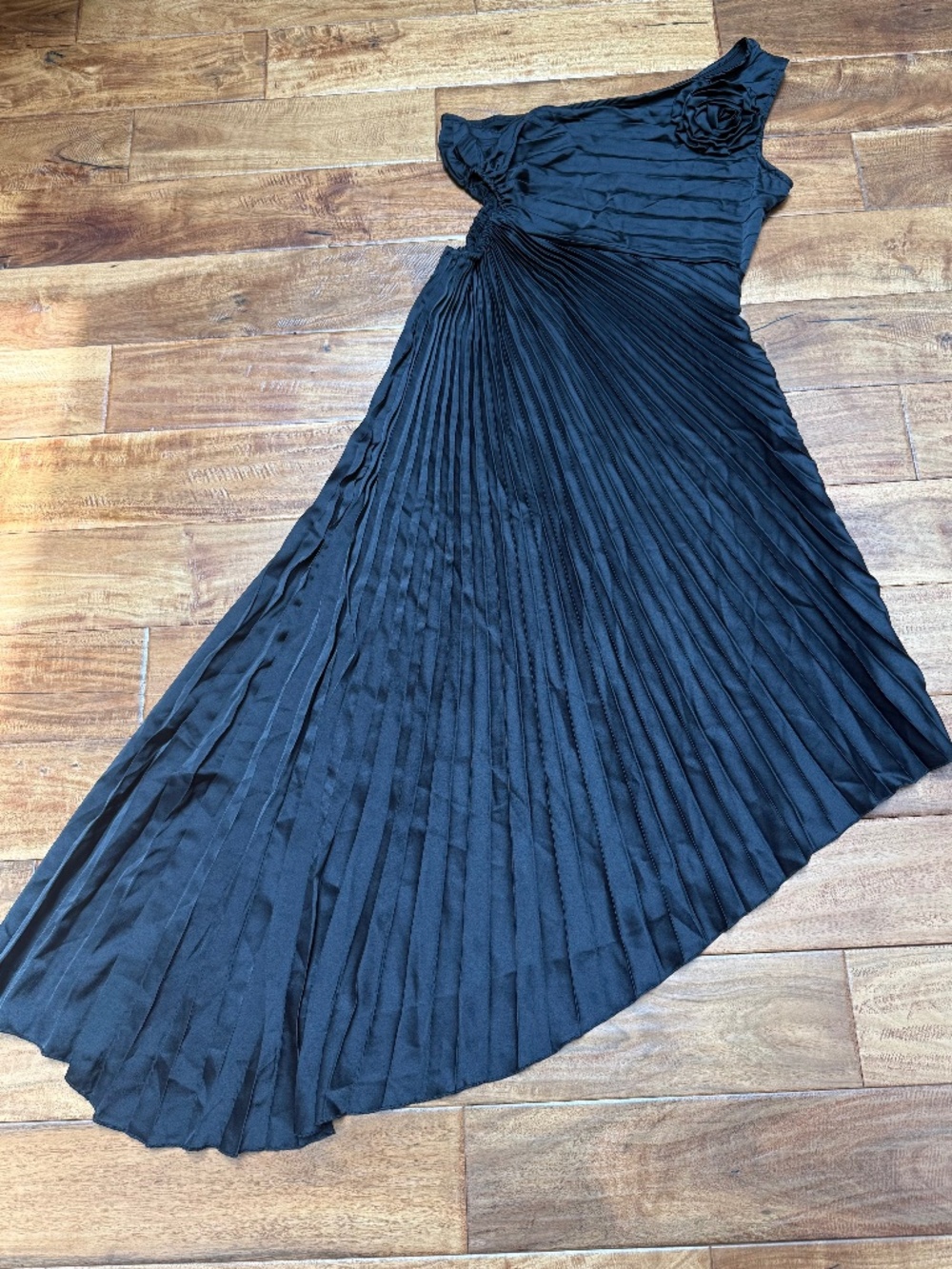 Black One Shoulder Pleated Dress 3D Rosette